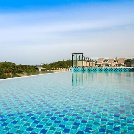 Ozone Condotel By Resava Pantai Kata Bagian luar foto